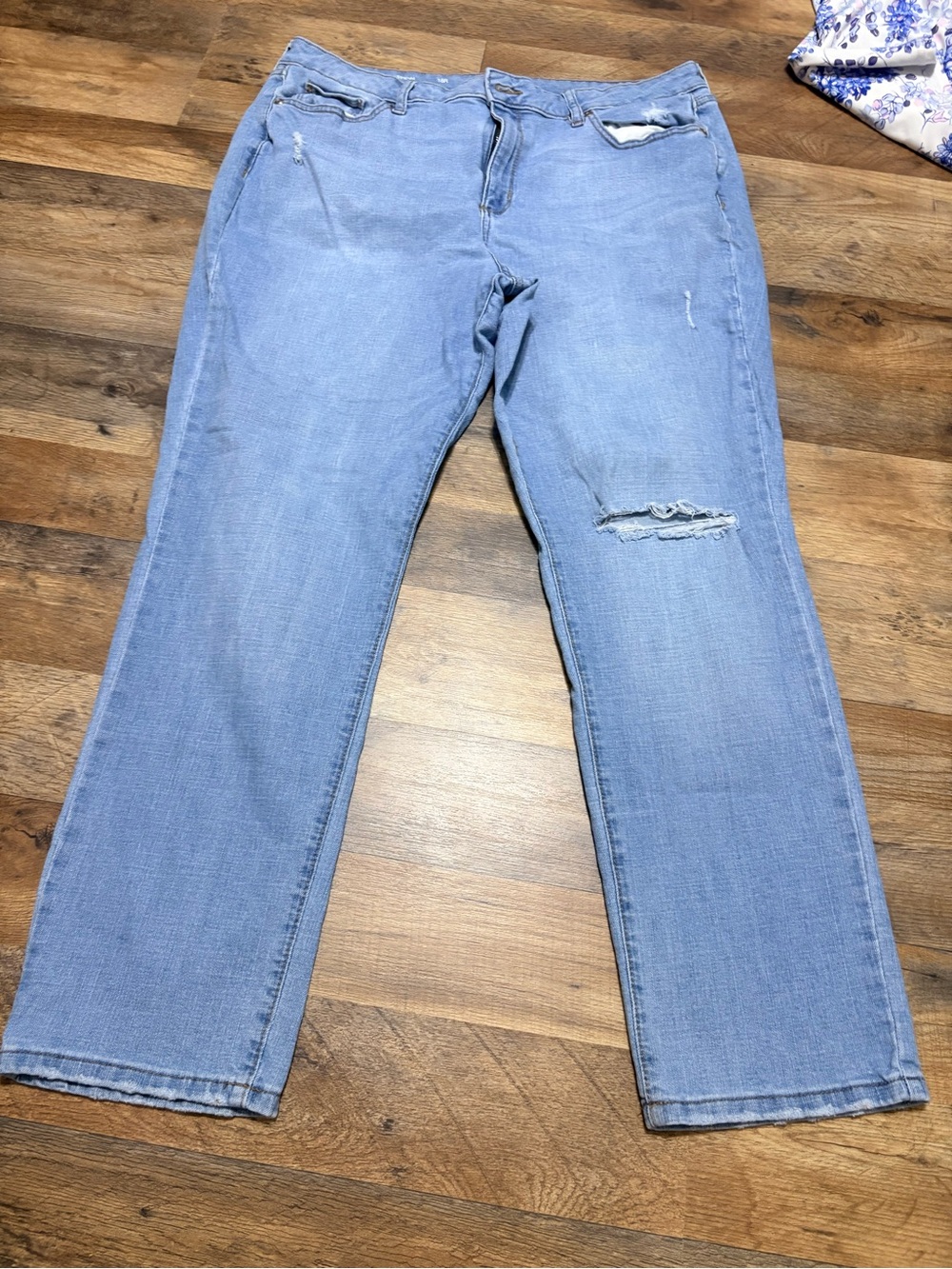 SONOMA Goods for Life Women’s 18R Curvy Straight Jeans Light Wash Distressed
